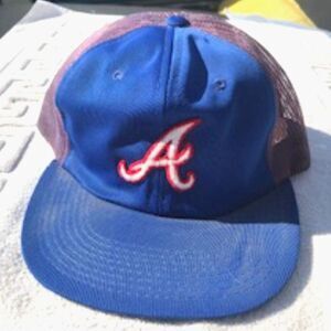 Atlanta Braves . Adjustable Baseball Cap . MLB